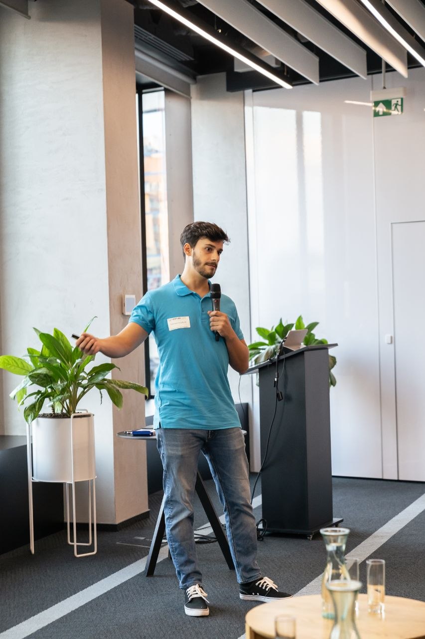 Francisco presenting at Warsaw