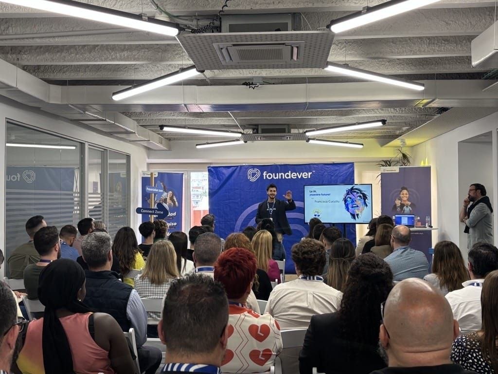 Francisco presenting at Foundever Seville with 60+ attendees
